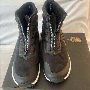 North Face Women’s boots black size 7 barely worn